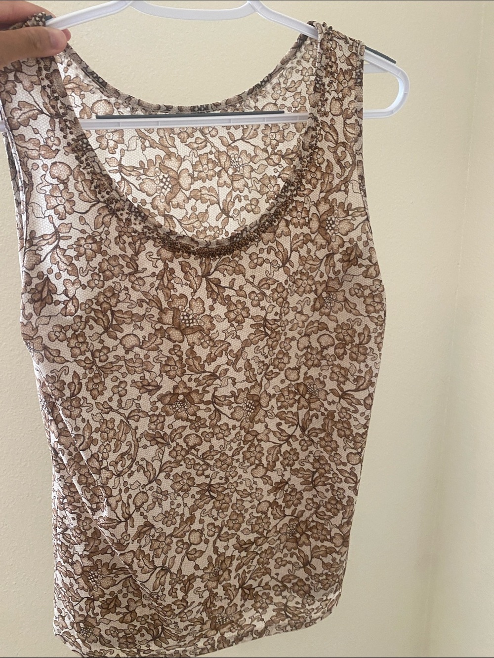 Flower pattern embroided lightweight tanktop